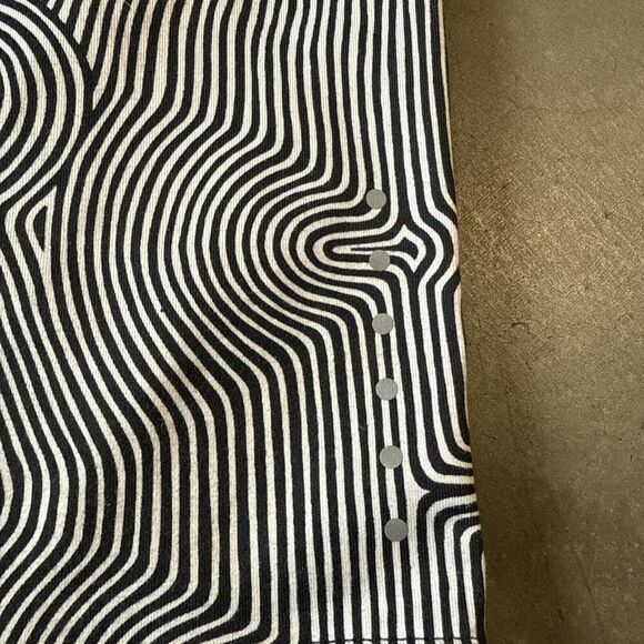 Nike Dri Fit Cropped Legging Striped Geometric S Black White Workout Gym Running - Picture 13 of 15